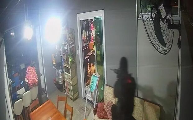 Balneário Piçarras - Quarteto armado rende família e rouba residência no bairro Itacolomi