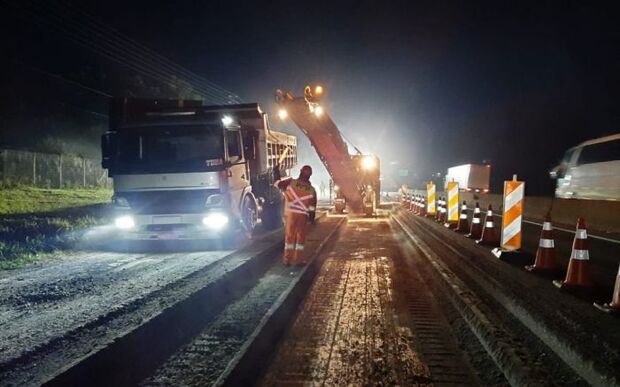 Atenção Motoristas - Obras provocam bloqueio noturno na pista da BR-101 na região de Itajaí
