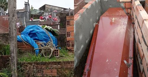 No Sereno - Caixão é deixado fora do cemitério no bairro Escola Agrícola, em Blumenau