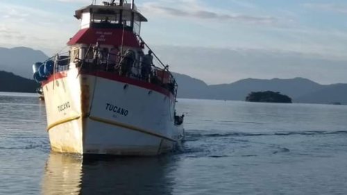 FOI AO FUNDO: BARCO ATUNEIRO ITAJAIENSE TUCANO AFUNDA AO LESTE DE PARANAGUÁ