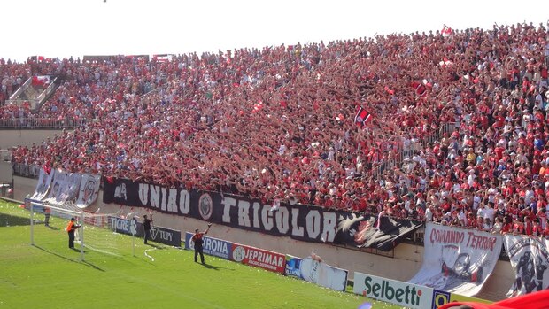 Decisão do MP - Torcida União Tricolor do Joinville Esporte Clube de Joinville é suspensa dos estádios por um ano