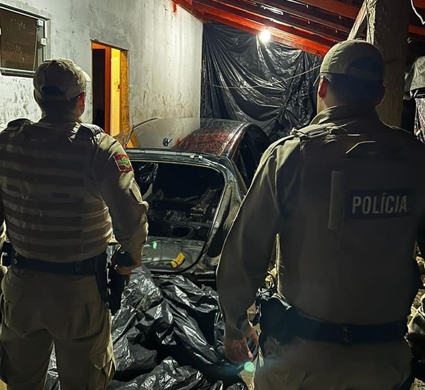 Balneário Piçarras – Polícia Militar estoura desmanche de veículos em Barra Velha e dois homens são presos