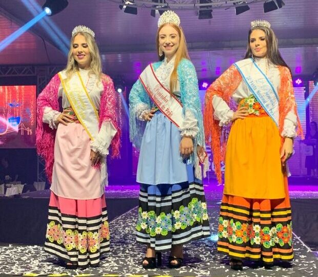 Barra Velha - Stela Isoppo Padilha é eleita a Rainha da Festa do Pirão 2022