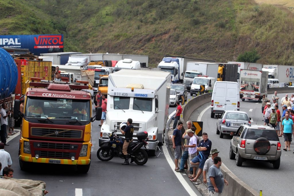 Pane Seca - Caminhoneiros criticam alta do diesel e ameaçam parar