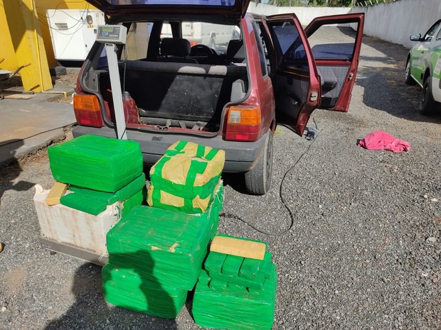 Na BR-101 - PRF apreende 186 quilos de maconha em Joinville