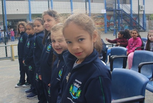 Balneário Piçarras – Secretaria de Educação entrega uniforme de inverno