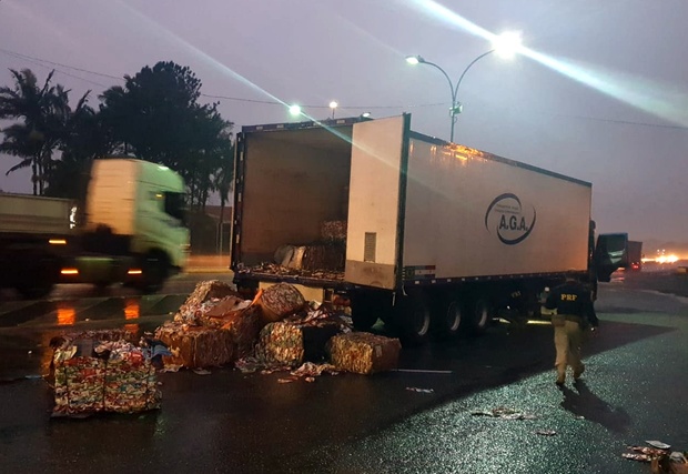 Na BR-101 - PRF apreende cerca de 90 milhões de reais em cocaína na BR 101 em Joinville