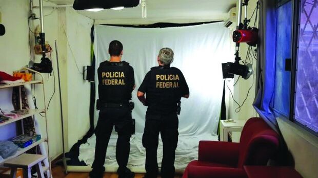 Vai Usar Tornozeleira - Fotógrafo que abusava de crianças e adolescentes é solto em Balneário Camboriú