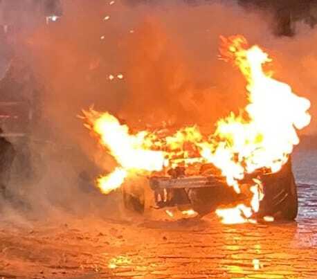 Susto – Carro a gás pega fogo no Centro de Barra Velha