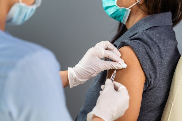 Saúde - Penha aplica dose reforço contra Covid-19 em adolescentes de 12 a 17 anos