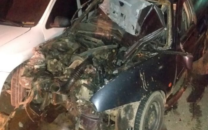 Itajaí - Carro derruba muro em cima de três pessoas no bairro Espinheiros