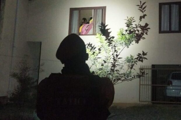 Na madrugada - Mulher é feita refém por mais de três horas por ex-companheiro, em Joinville