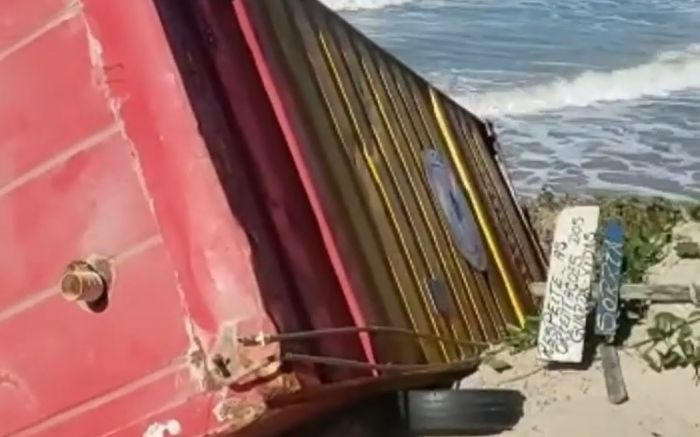 Navegantes – Ressaca derruba posto guarda-vidas da praia Central
