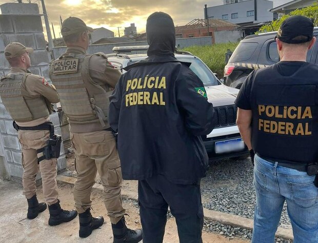 Operação Doppelganger – Polícia Federal prende integrante de facção criminosa e cumpre mandados em Penha e Balneário Piçarras