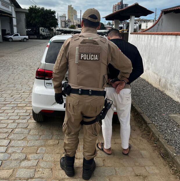 Balneário Piçarras – Procurado pela justiça do Mato Grosso é preso na Avenida Getúlio Vargas