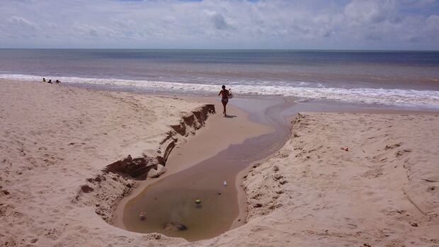 Quais são os maiores problemas gerados pelo esgoto que vai para o oceano?