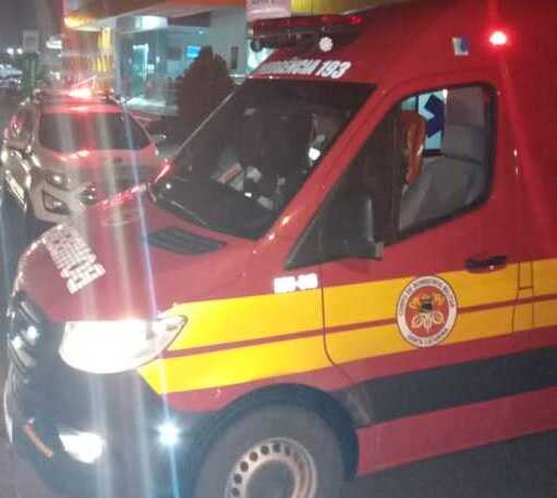 Penha – Homem baleado na perna direita é socorrido pelos Bombeiros na praia do Quilombo