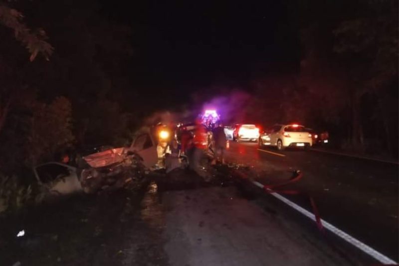 Na BR-101 - Amarok é destruída pelas chamas em Araquari