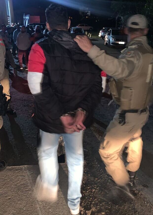 Balneário Piçarras – Homem com mandado de prisão em aberto é preso no bairro Nossa Senhora da Paz