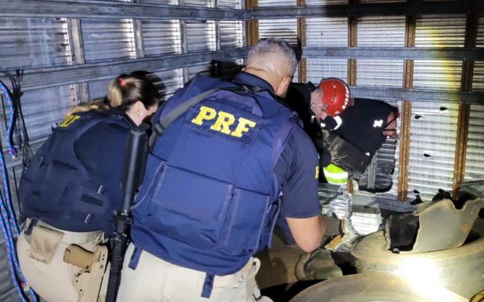 Na BR-101 - PRF apreende 197 quilos de cocaína em Joinville
