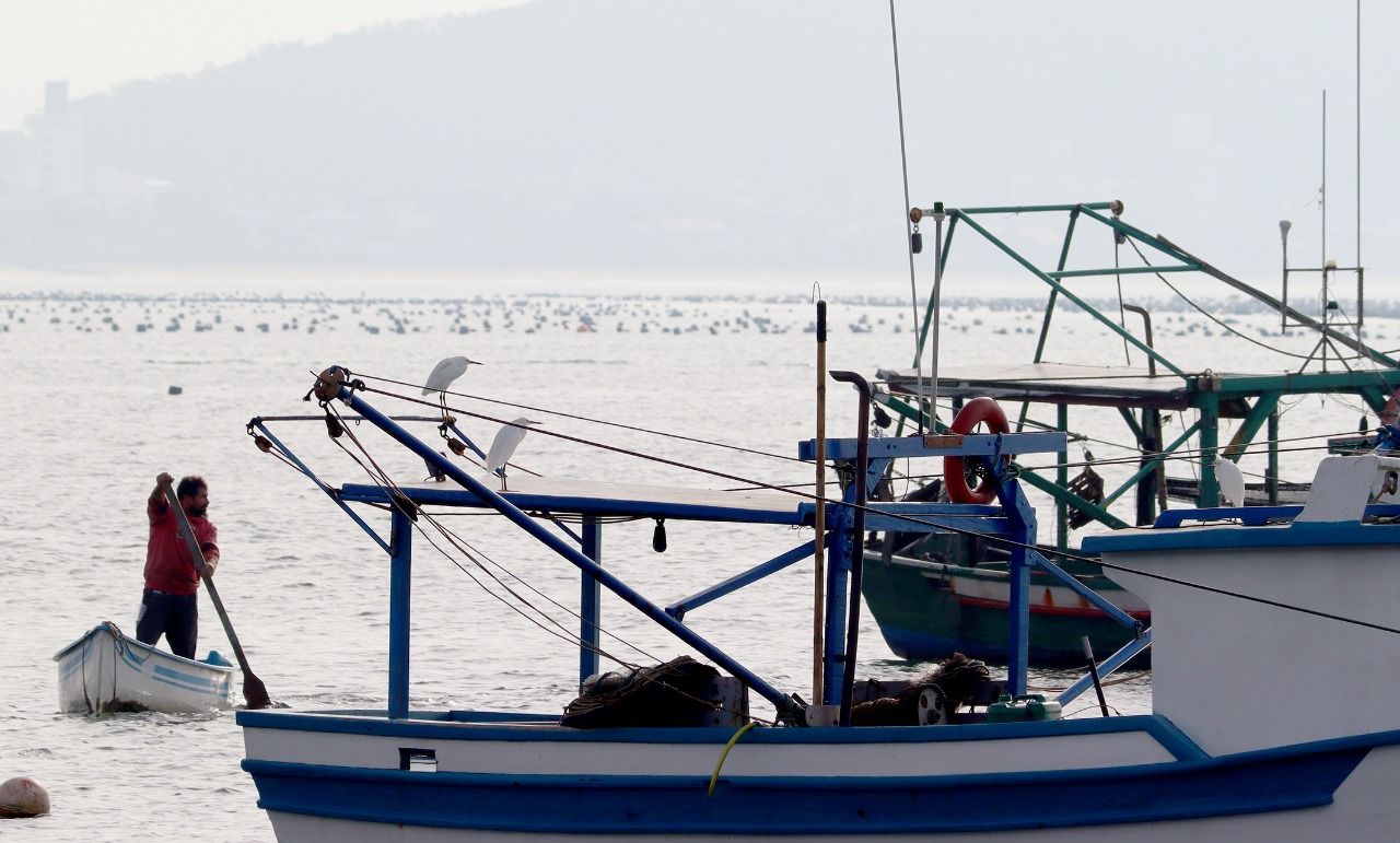 Penha assina ordem de serviço para obras de fomento à pesca artesanal e maricultura