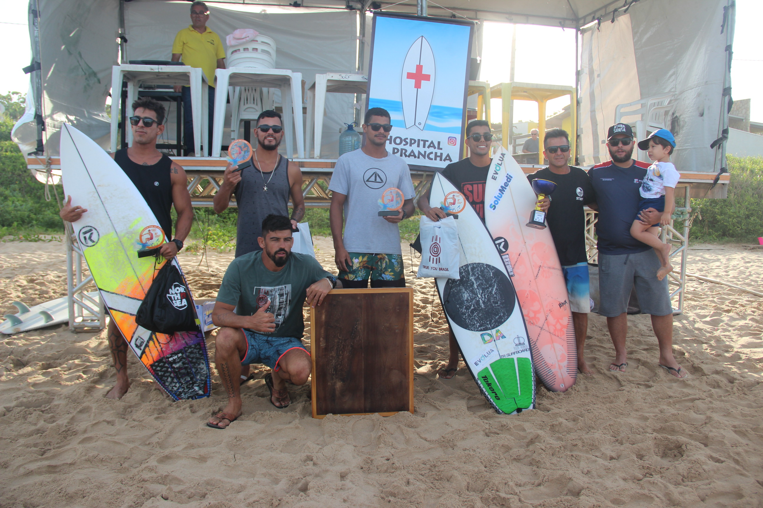 NA PRAIA GRANDE: DERECK ADRIANO É CAMPEÃO DA CATEGORIA OPEN DO CIRCUITO DE SURF DE PENHA