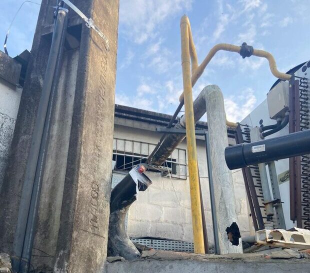 Penha – Ladrões furtam fios elétricos do duto de distribuição do prédio do Supermercado TOP no Centro da cidade