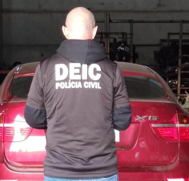 Flagrante – Dono de autopeças de Penha é preso por receptação de veículos roubados e desmanche