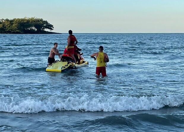 Deu Câimbra – Turista estrangeiro é resgatado quando tentava nadar até a Ilha das Cabras em Balneário Camboriú