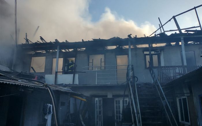 Itajaí - Incêndio destrói conjunto de quitinetes no bairro Cidade Nova