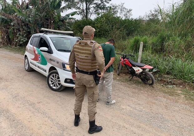 Balneário Piçarras – Adolescente é flagrado com moto com número de chassi raspado