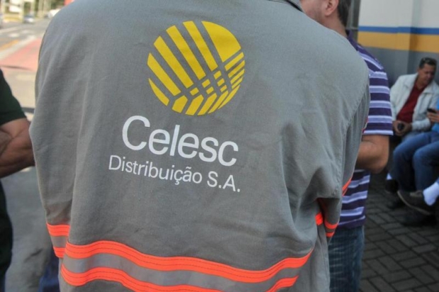 É GOLPE: BANDIDOS VESTIDOS COM UNIFORME DA CELESC ESTÃO ROUBANDO CASAS NA REGIÃO