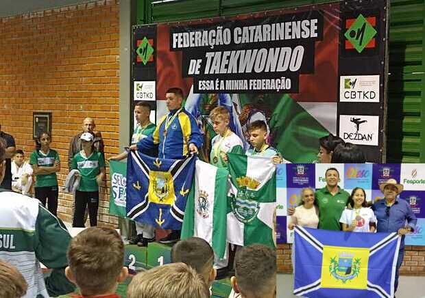 No Pódio - Balneário Piçarras conquista ouro e prata no primeiro final de semana de Olesc