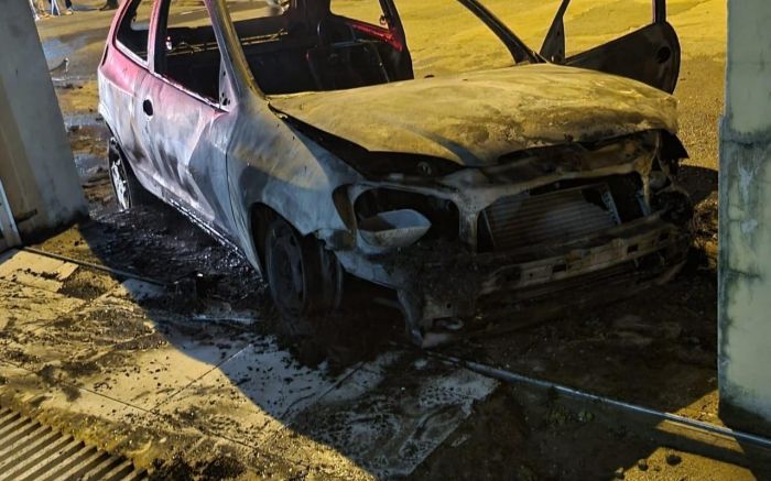 Amizade - Homem incendeia carro do vizinho após briga no bairro Barra do Rio em Itajaí