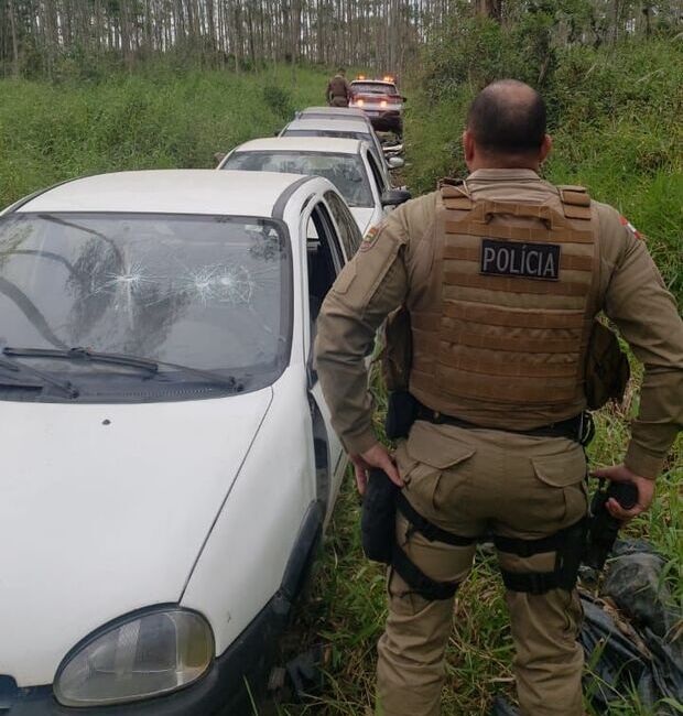 Cemitério de carros roubados – Polícia Militar recupera quatro veículos furtados em Balneário Piçarras