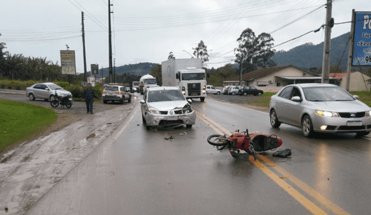 Na SC-414 – Motociclista fica gravemente ferido em acidente no bairro Rio do Peixe em Luiz Alves