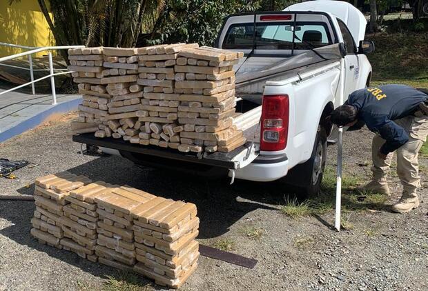 Barra Velha - Ação da PRF intercepta quase 300 quilos de maconha na BR-101