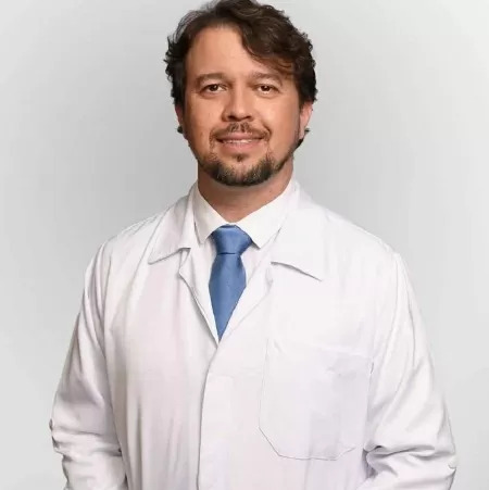 No Marieta - Médico acusado de matar pacientes em Itajaí volta a atender e é demitido
