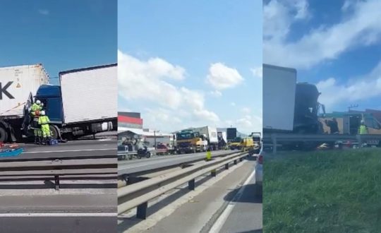 Congestionamento - Acidente entre dois caminhões bloqueia pista da BR-101 em Itajaí