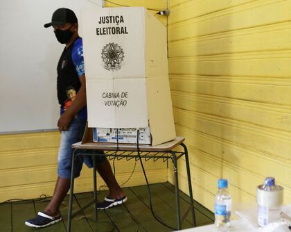 Eleições 2022 - TSE volta a proibir celular, mesmo desligado, na cabine de votação