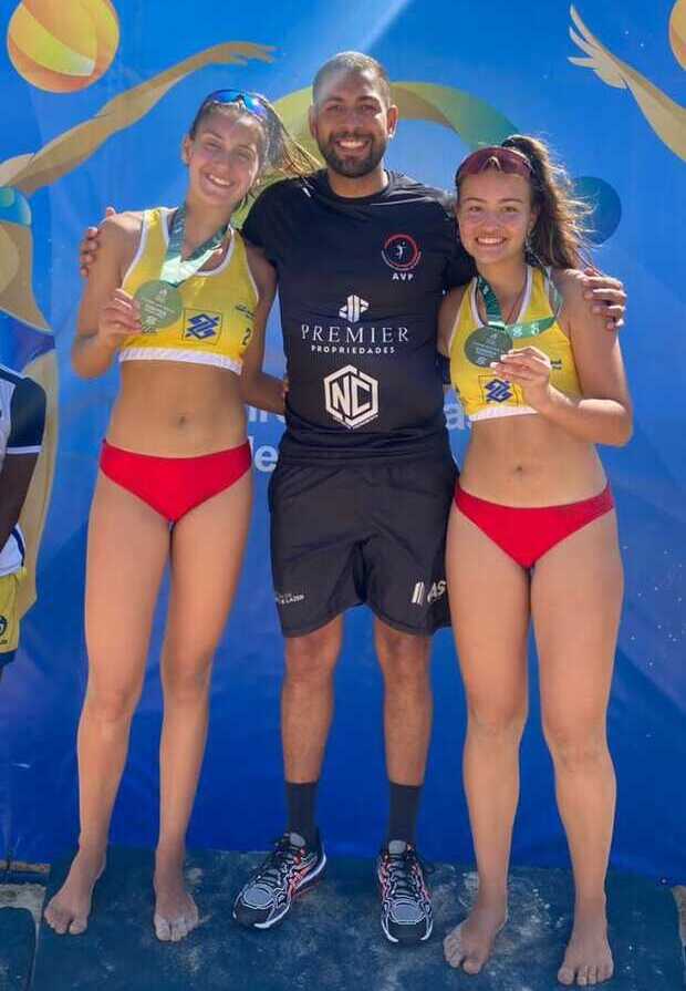 No Pódio em Natal - Suzielen Piovesan, atleta de vôlei de praia de Balneário Piçarras, vence etapa do Campeonato brasileiro Sub-19