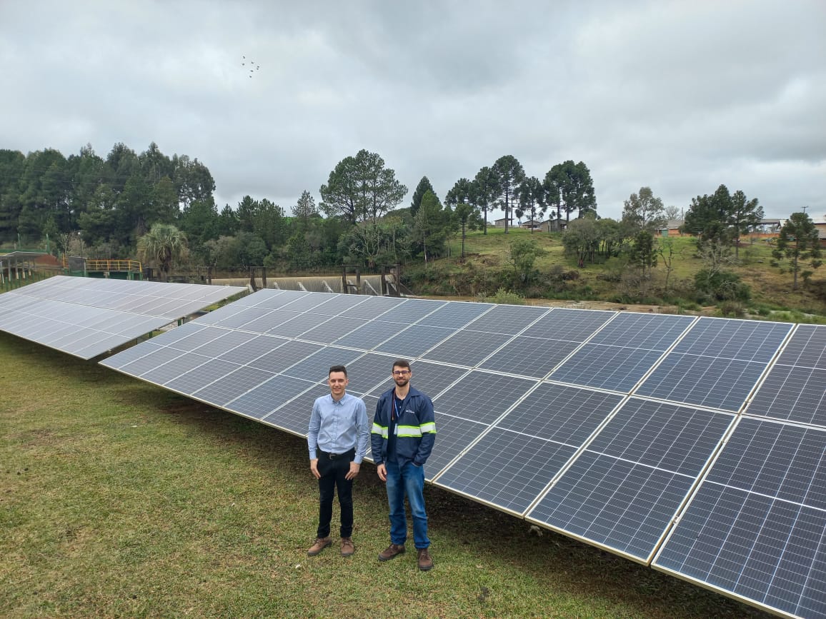 Técnicos da Águas de Penha visitam usina solar que vai produzir energia para a concessionária