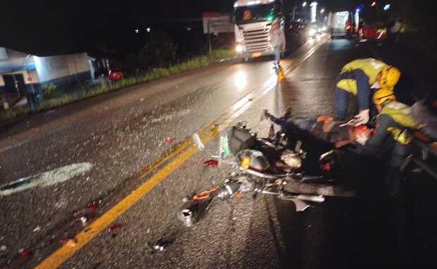 Na BR-280 – Caroneira de motocicleta morre atropelada após acidente em Araquari