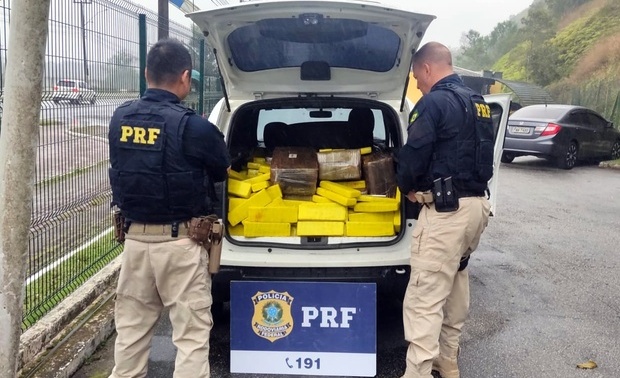 Itajaí - PRF apreende 751 quilos de maconha e recupera veículo furtado em São Paulo