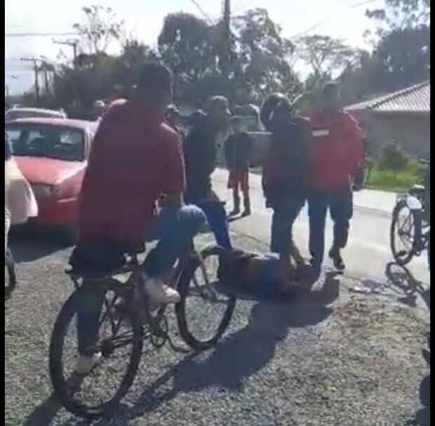 De Novo - Suposto estuprador apanha de populares no Centro de Penha