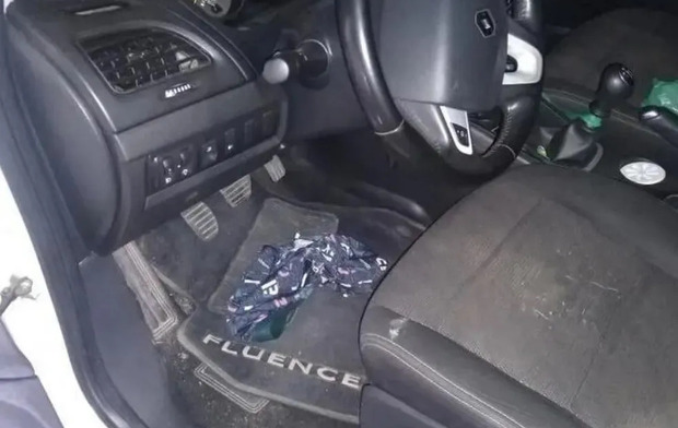 Em Brusque - Padrasto é flagrado sem cueca com enteada de 11 anos dentro de carro e é preso