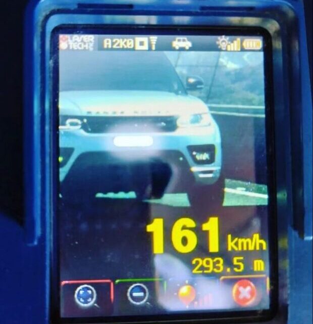 Tava Voando - Carro é flagrado a 161km/h na Rodovia Antônio Heil em Itajaí