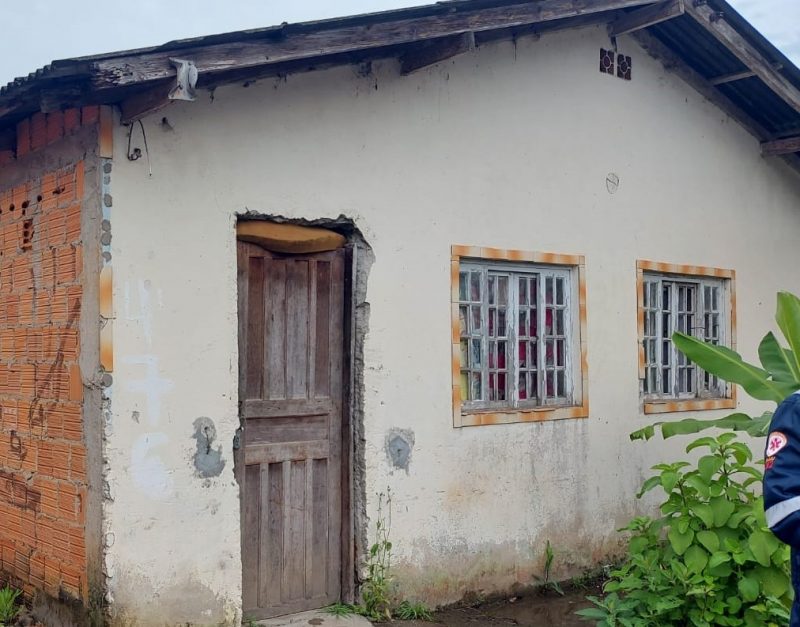 Itajaí - Encapuzados invadem casa e matam mulher com golpe machado na cabeça no bairro Santa Regina