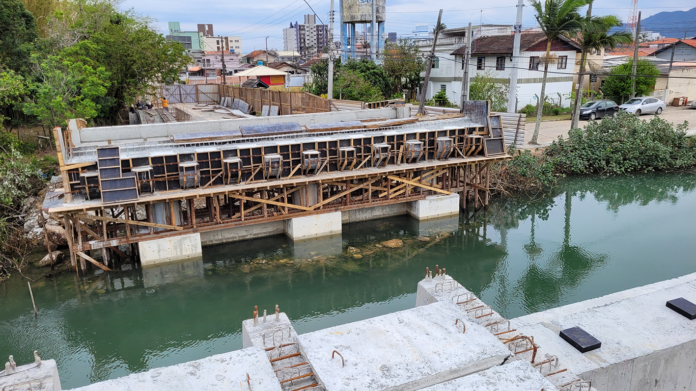 Navegantes/Penha - Trânsito na ponte do Rio Gravatá deve ser liberado até dia 25 de outubro
