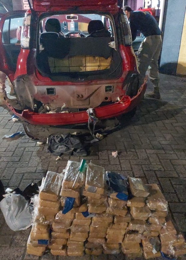 Na BR-101 – Casal é preso com maconha e skunk em Itajaí